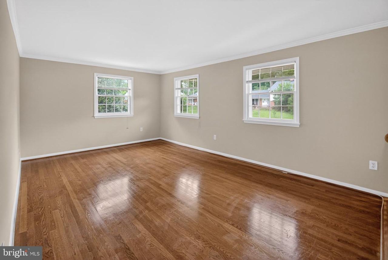 13008 Bellevue St - Photo 3 of 23