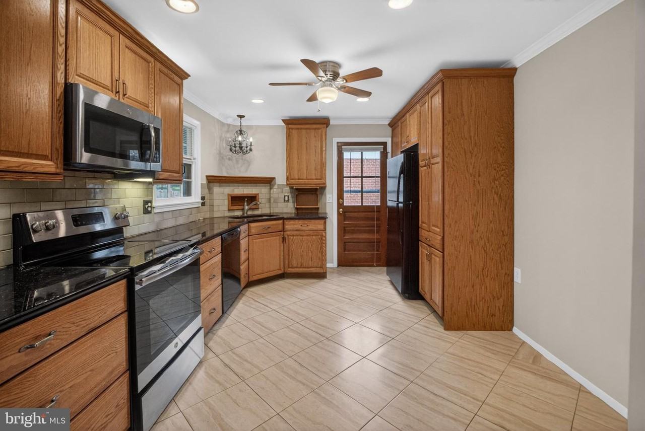 13008 Bellevue St - Photo 7 of 23
