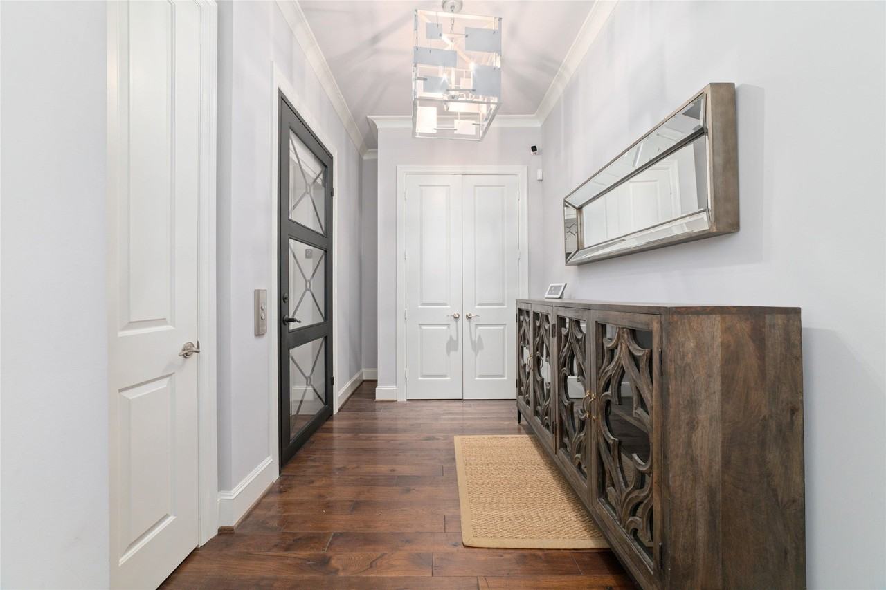 2221 Welch St - Photo 4 of 49