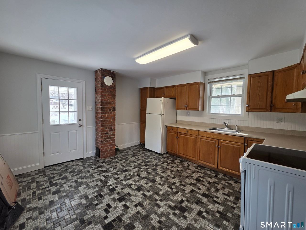 1894 Elm St - Photo 4 of 11