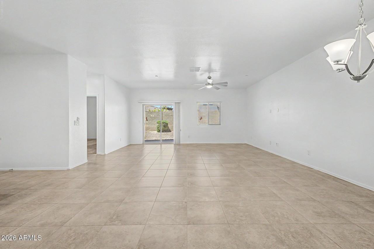 21254 W Hubbell St - Photo 4 of 32
