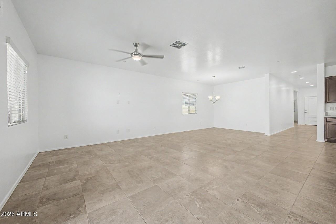 21254 W Hubbell St - Photo 6 of 32