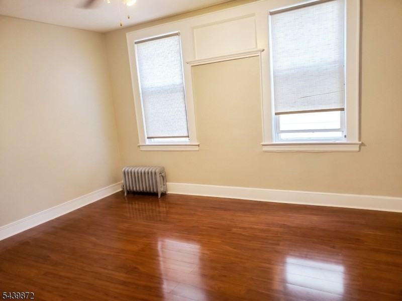 15 Westervelt Pl Apt 2 - Photo 2 of 16
