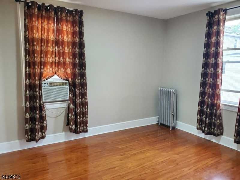 15 Westervelt Pl Apt 2 - Photo 6 of 16