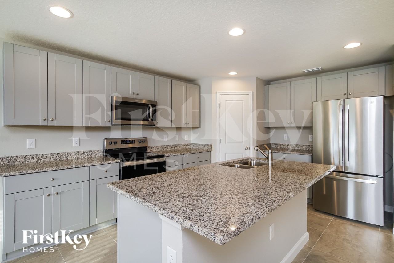 308 S Haven Ct - Photo 5 of 15