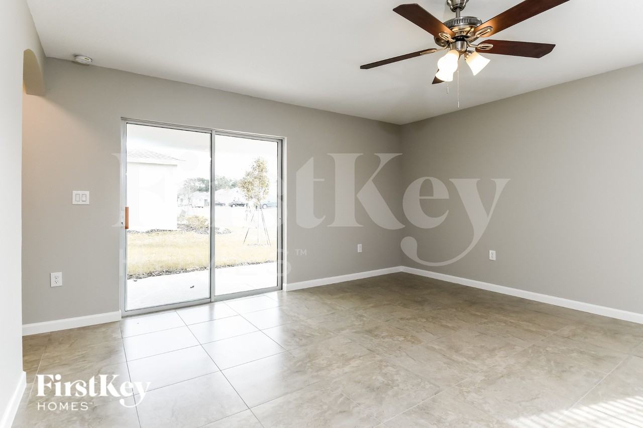 662 Lindbergh Way - Photo 4 of 15