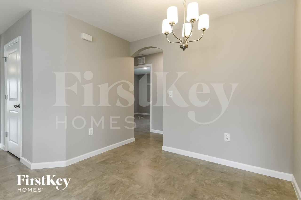 662 Lindbergh Way - Photo 5 of 15
