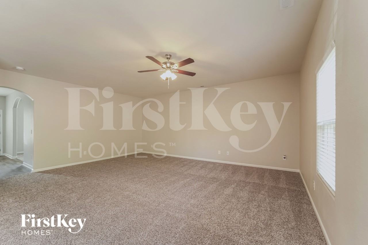 8317 Kneller St - Photo 5 of 16