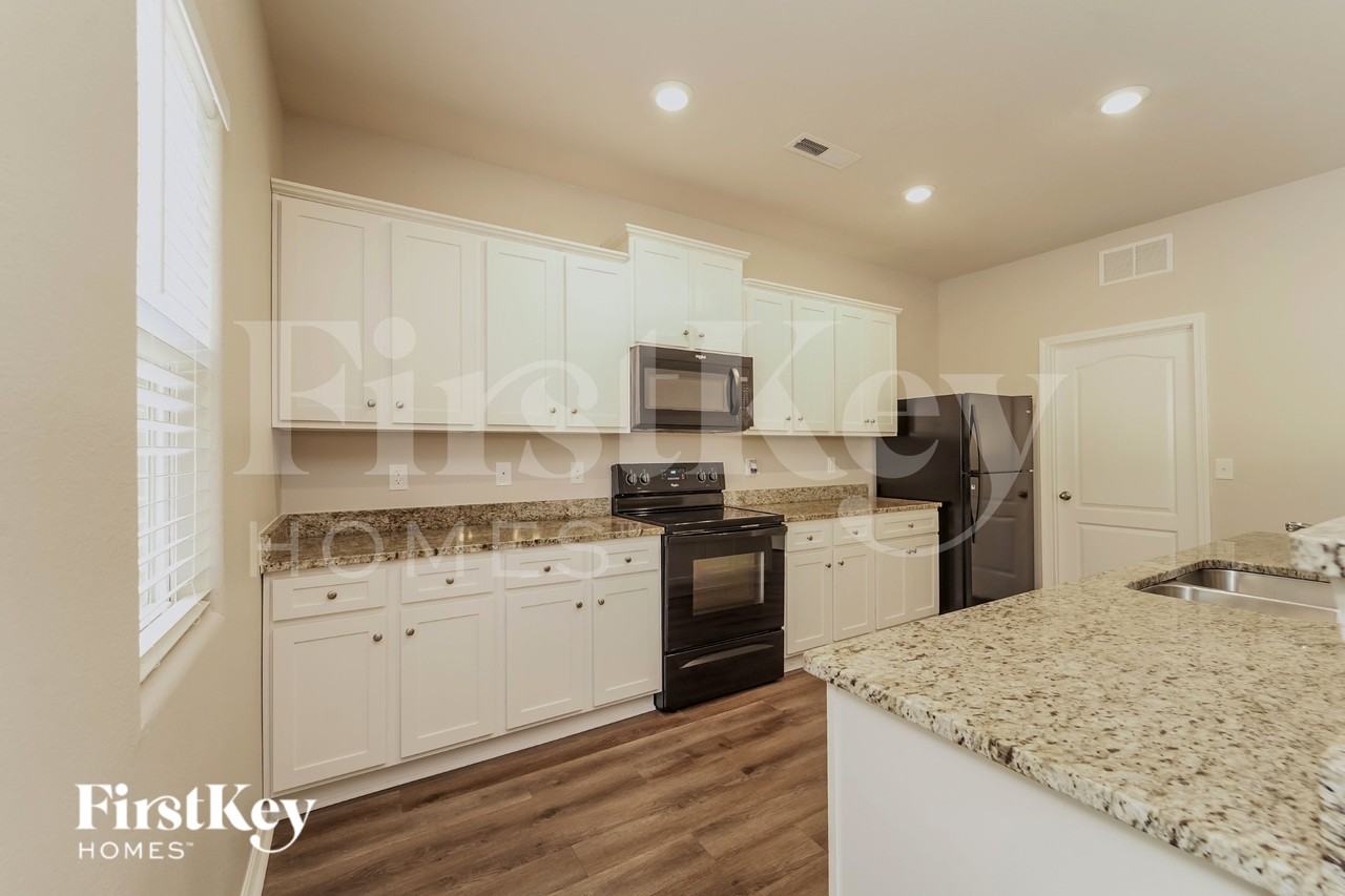 8317 Kneller St - Photo 7 of 16
