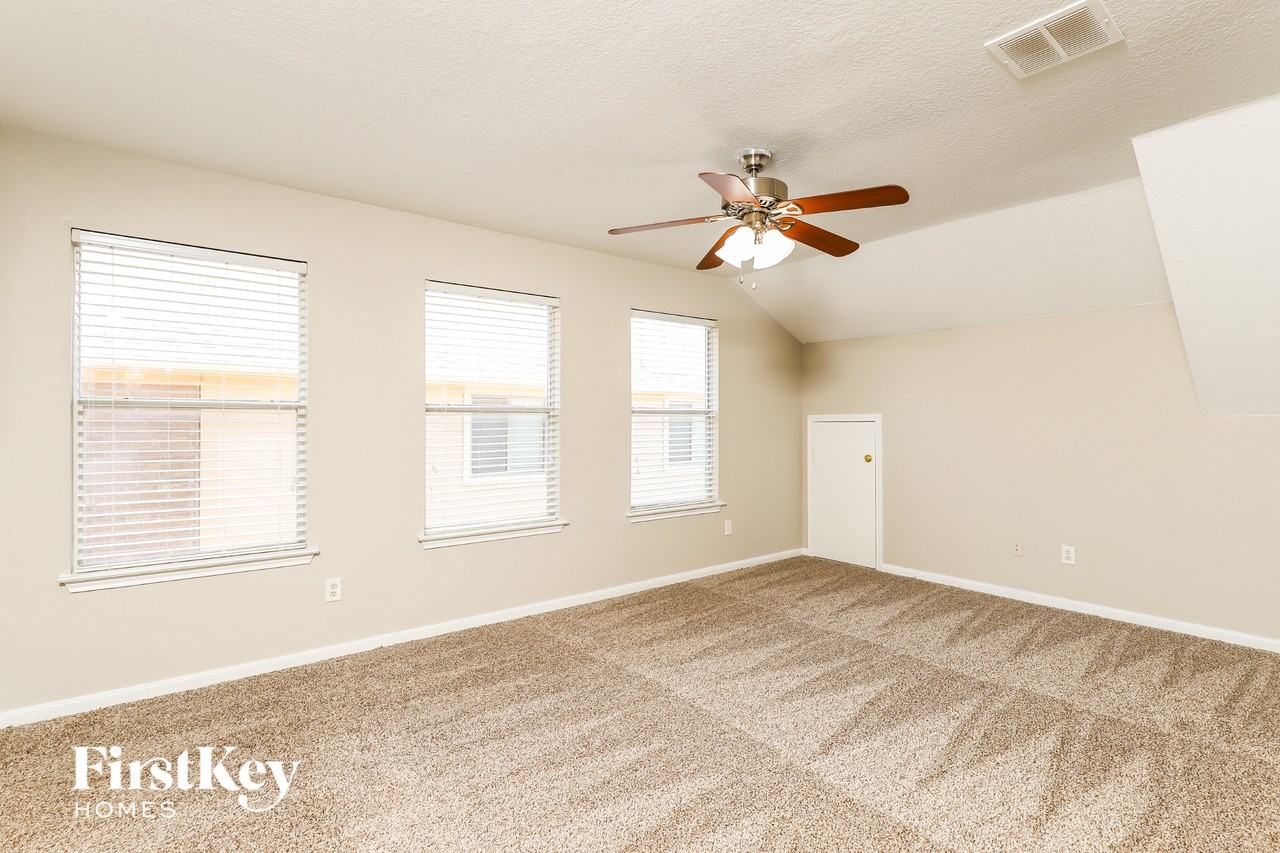 2225 Crary Mdw - Photo 2 of 15