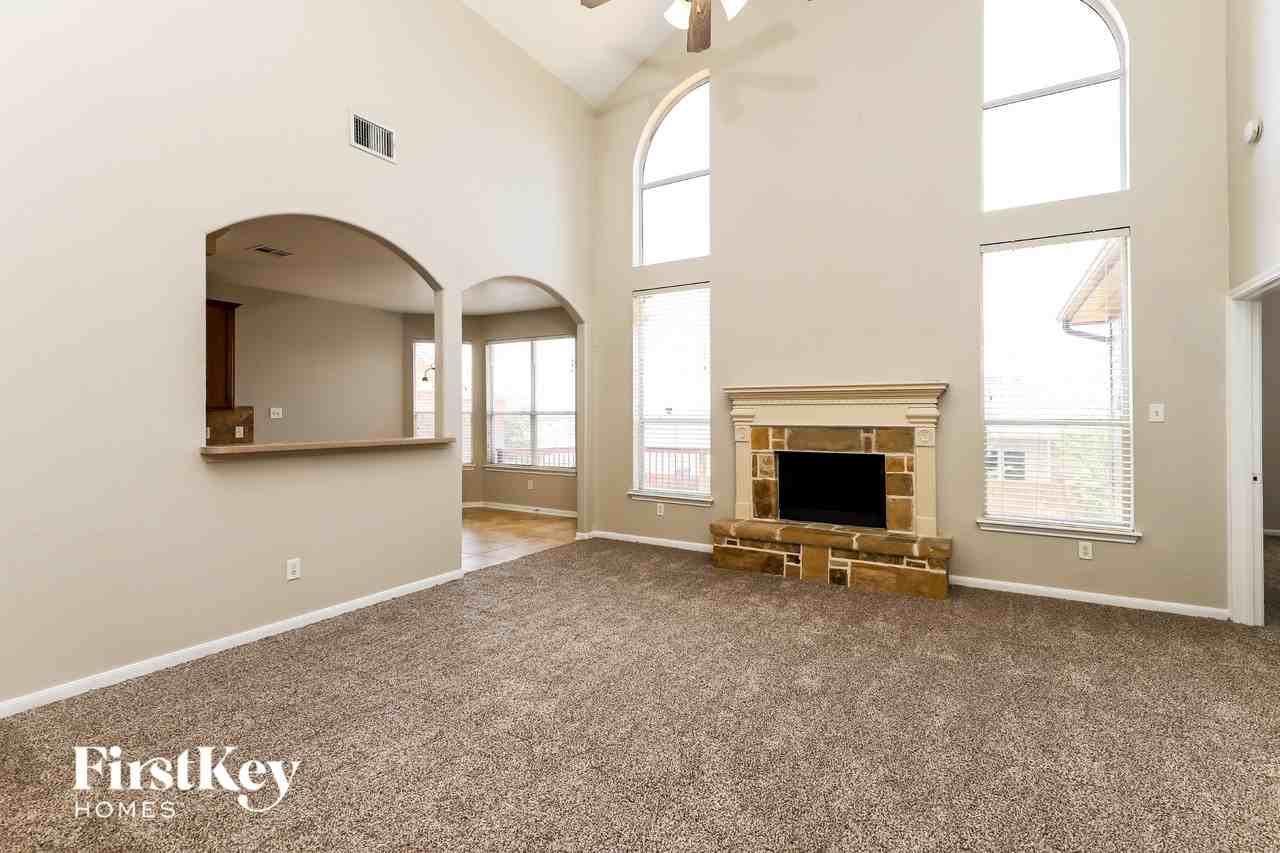 2225 Crary Mdw - Photo 3 of 15