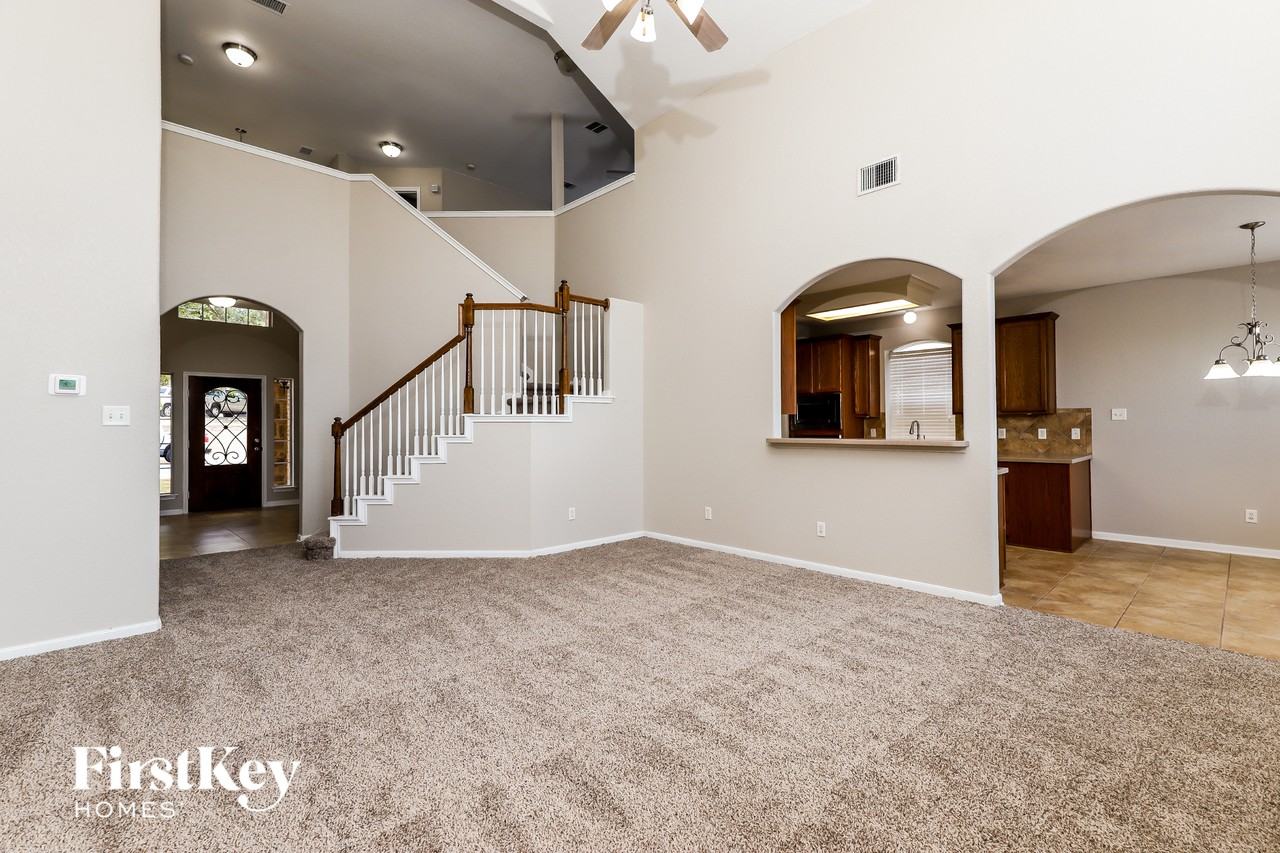 2225 Crary Mdw - Photo 4 of 15