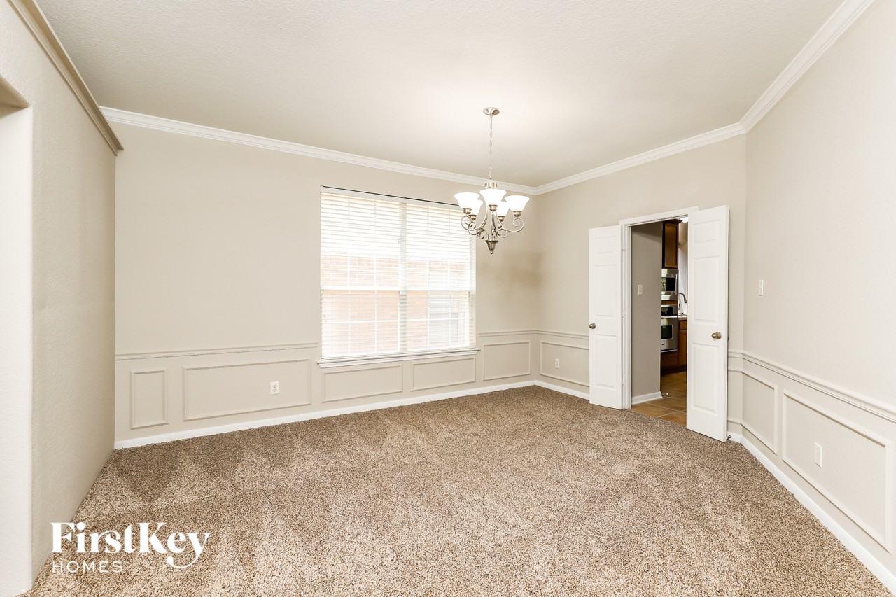 2225 Crary Mdw - Photo 5 of 15
