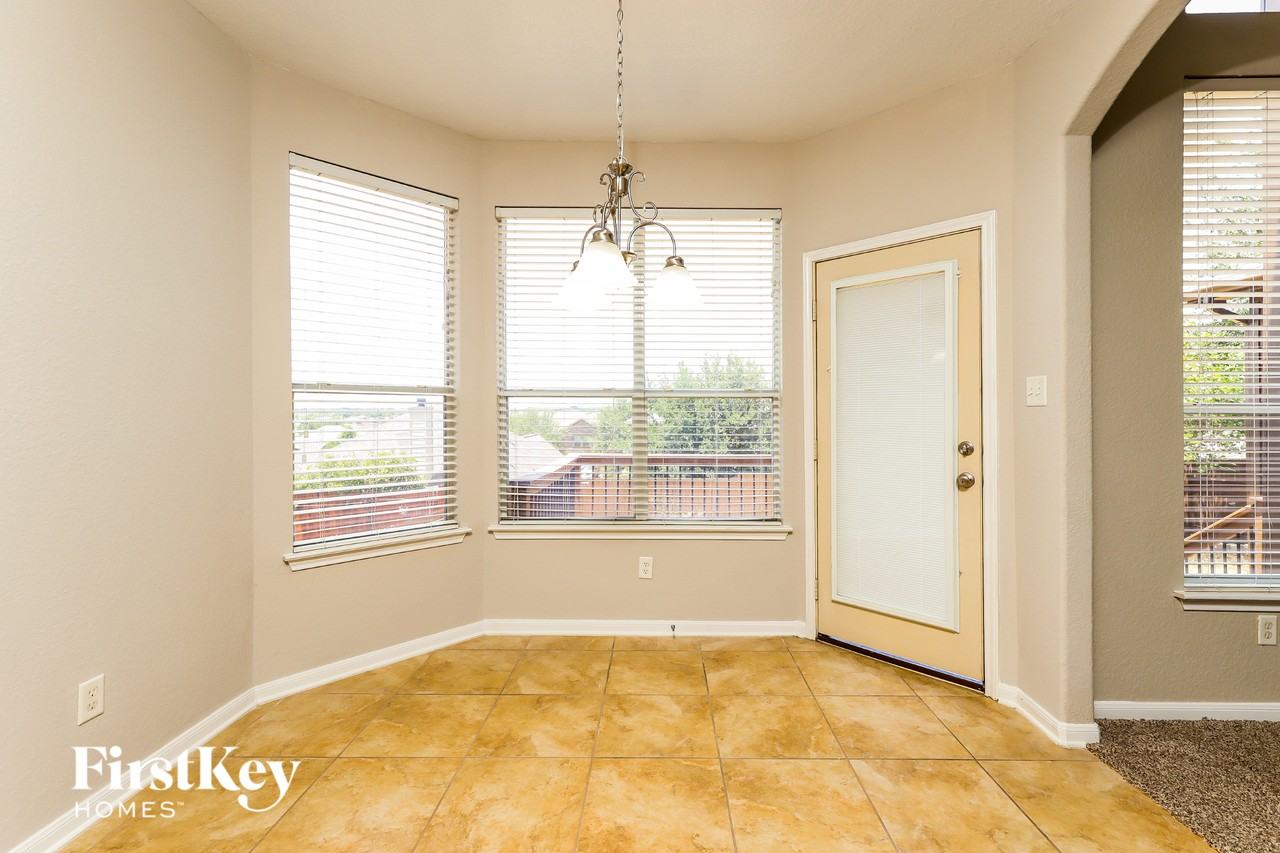 2225 Crary Mdw - Photo 6 of 15
