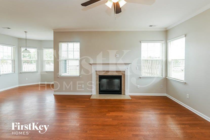 4637 Triumph Dr Sw - Photo 5 of 15