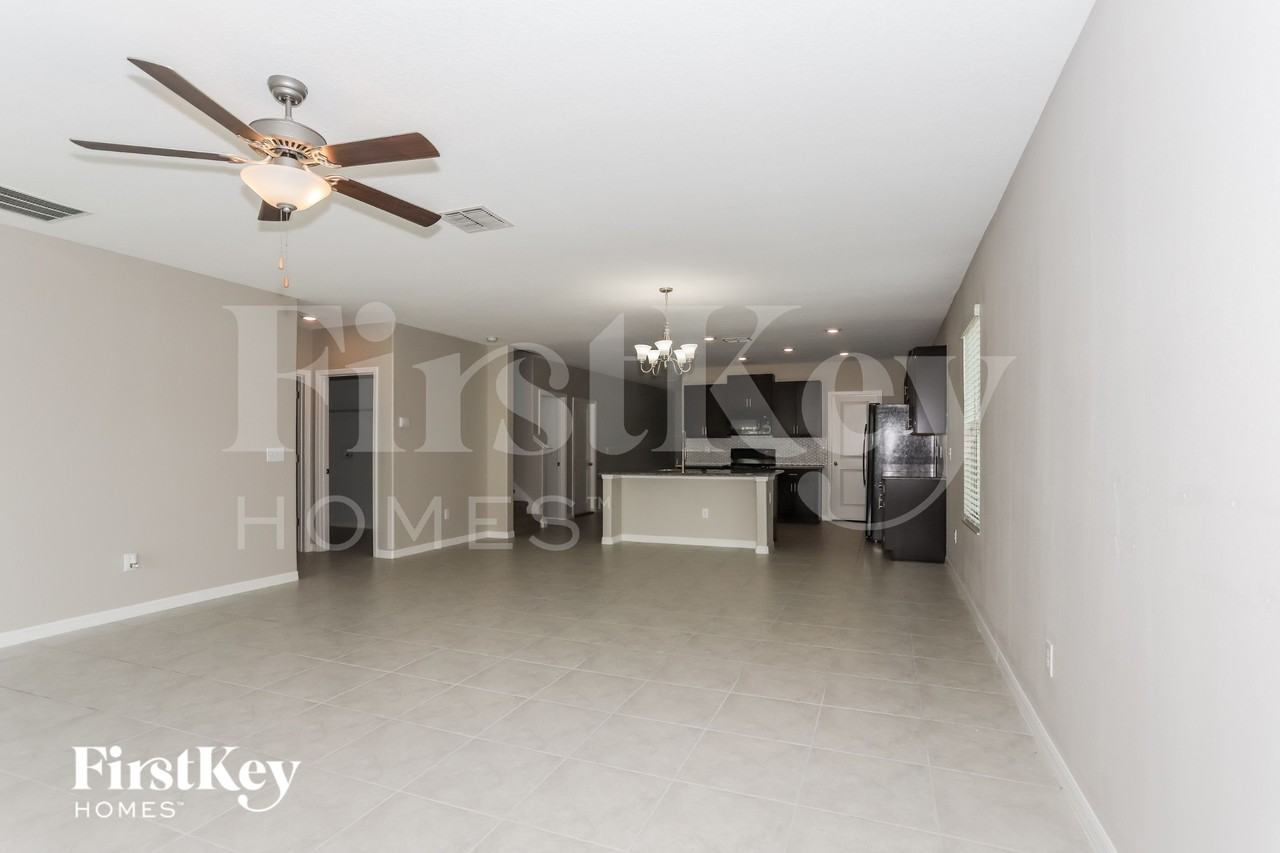 10226 Bright Crystal Ave - Photo 2 of 15