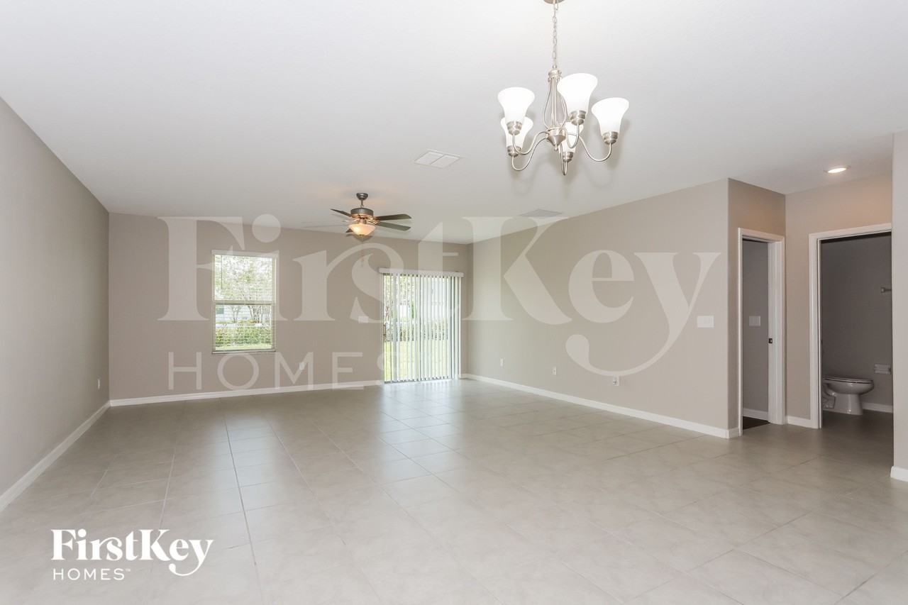 10226 Bright Crystal Ave - Photo 3 of 15