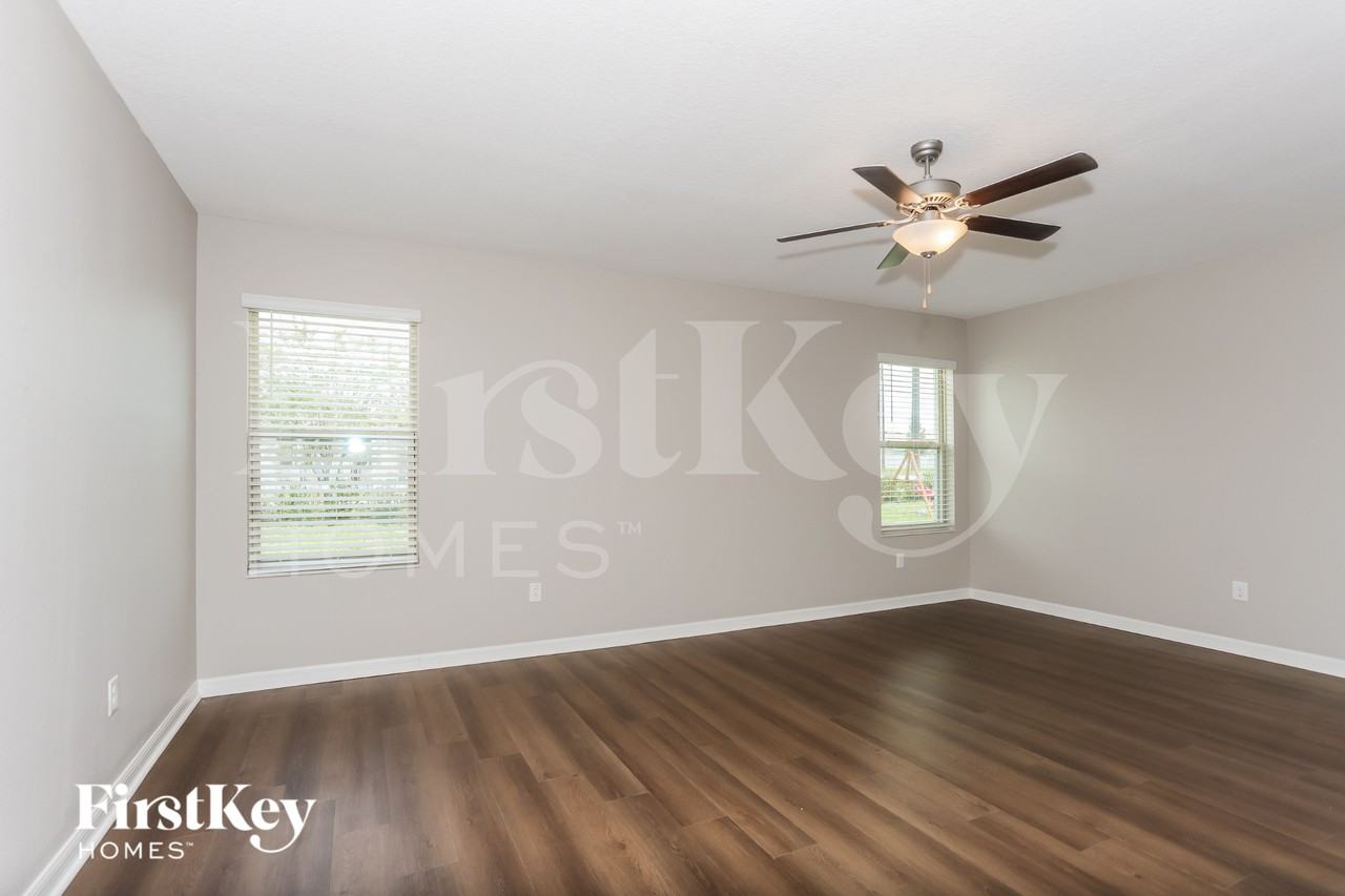 10226 Bright Crystal Ave - Photo 6 of 15