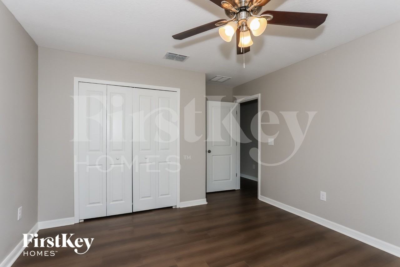 10226 Bright Crystal Ave - Photo 7 of 15