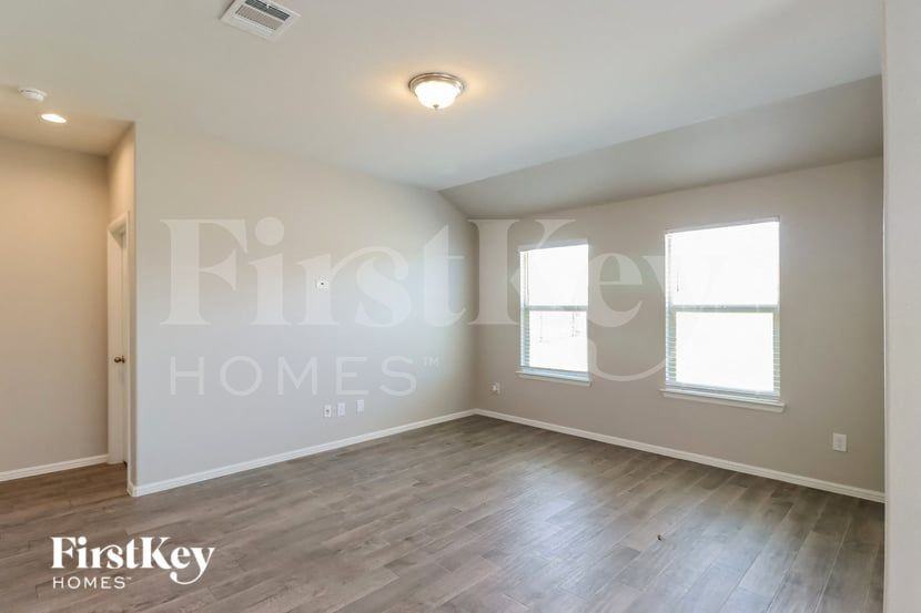 4624 Corktree Ln - Photo 3 of 15