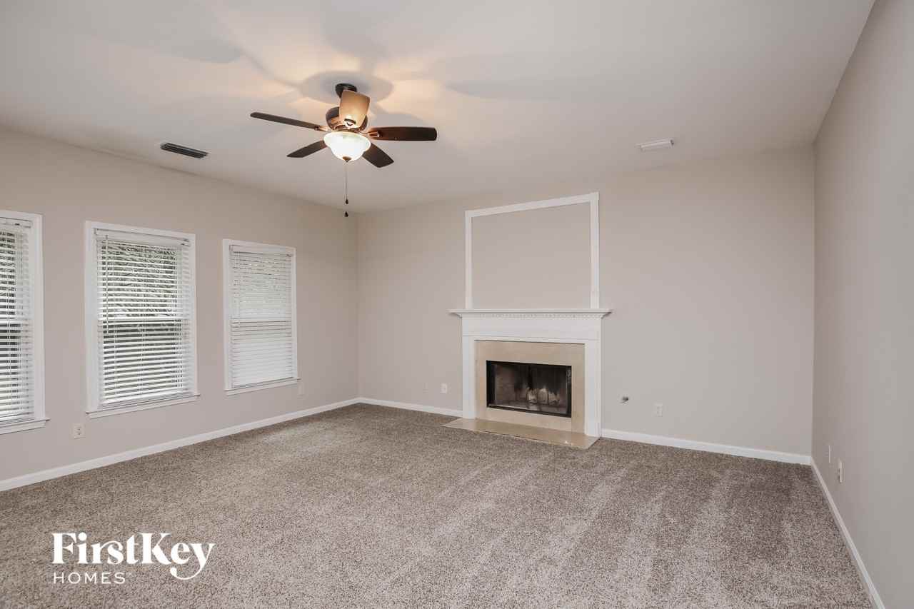3215 Maple Terrace Dr - Photo 3 of 15