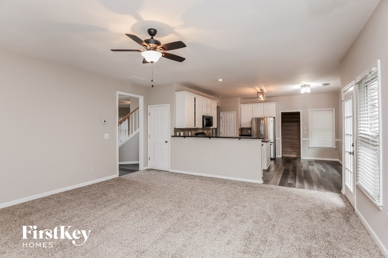 3215 Maple Terrace Dr - Photo 4 of 15