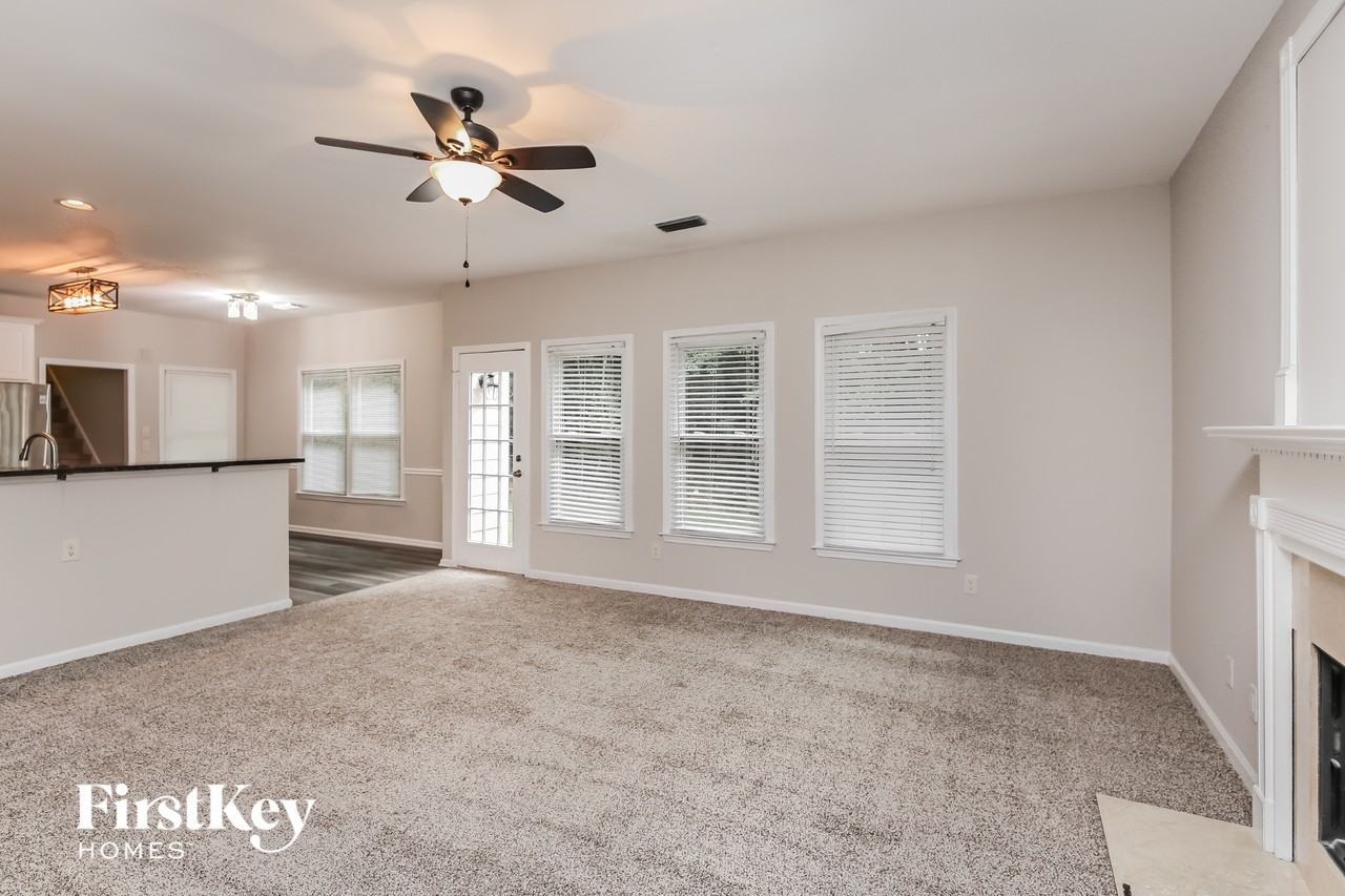 3215 Maple Terrace Dr - Photo 5 of 15