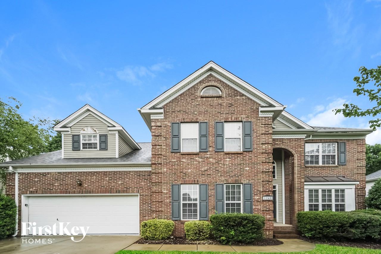1240 Blackstone Ct Nw - Photo 2 of 15