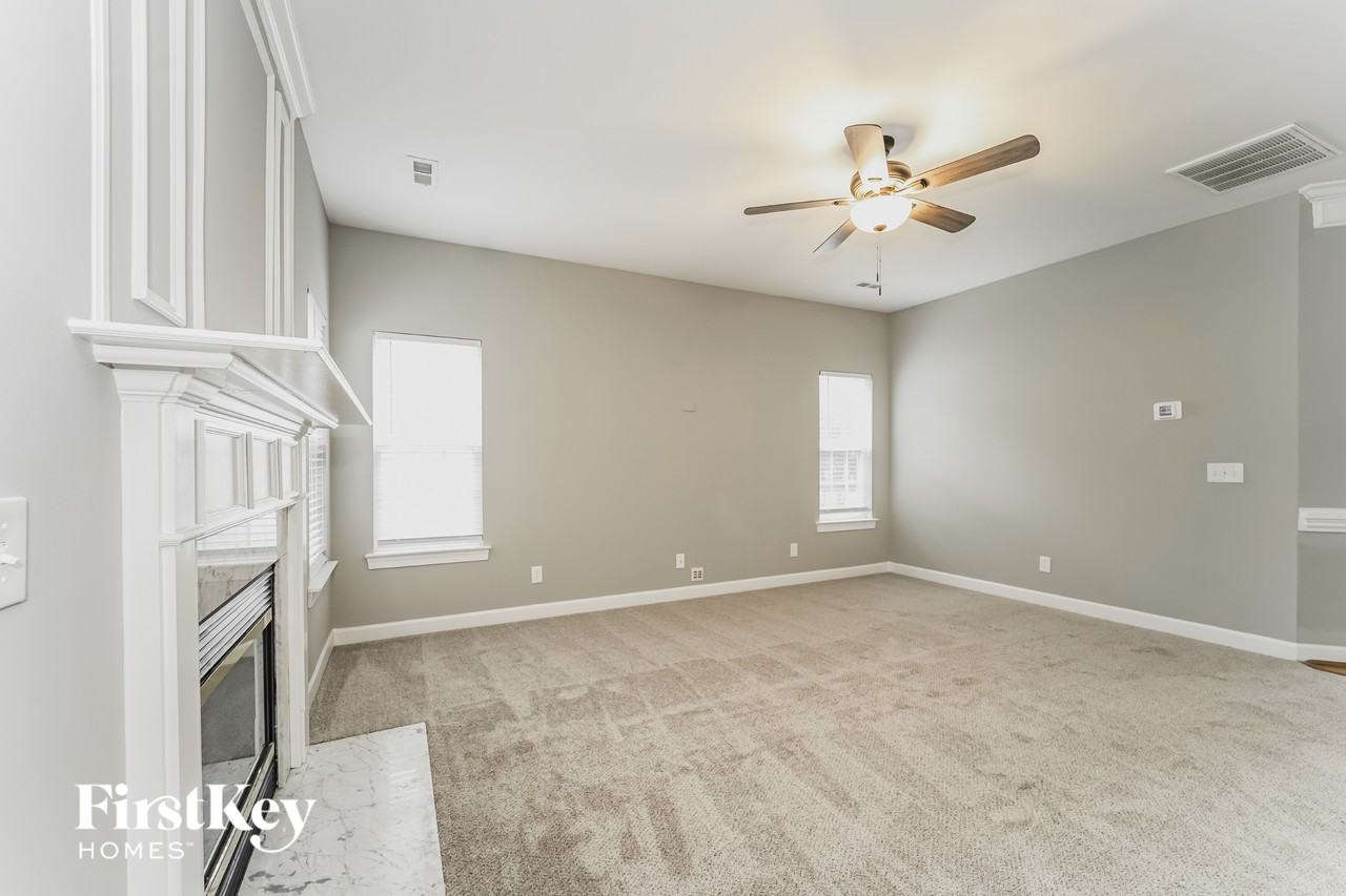 1240 Blackstone Ct Nw - Photo 4 of 15