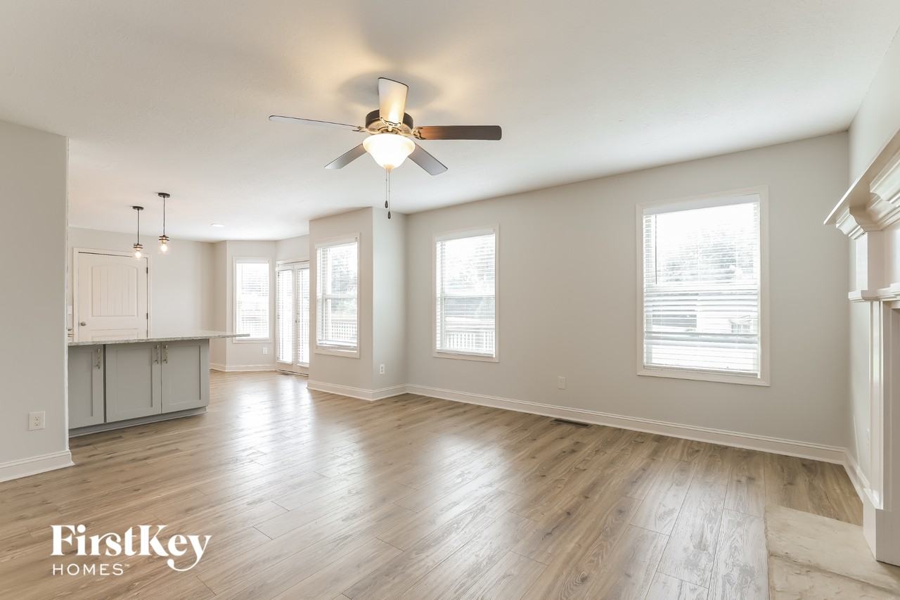 537 Cambridge Farms Dr - Photo 4 of 15