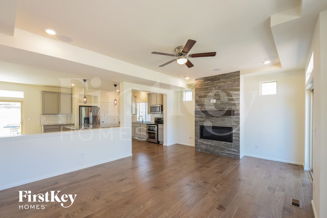 10532 Truckee St - Photo 4 of 15