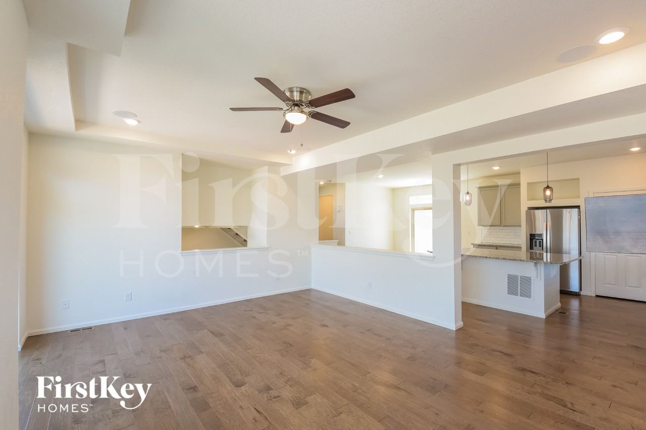10532 Truckee St - Photo 5 of 15