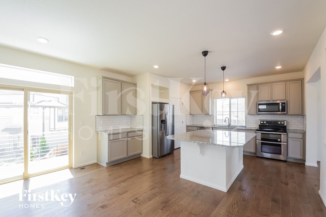 10532 Truckee St - Photo 6 of 15
