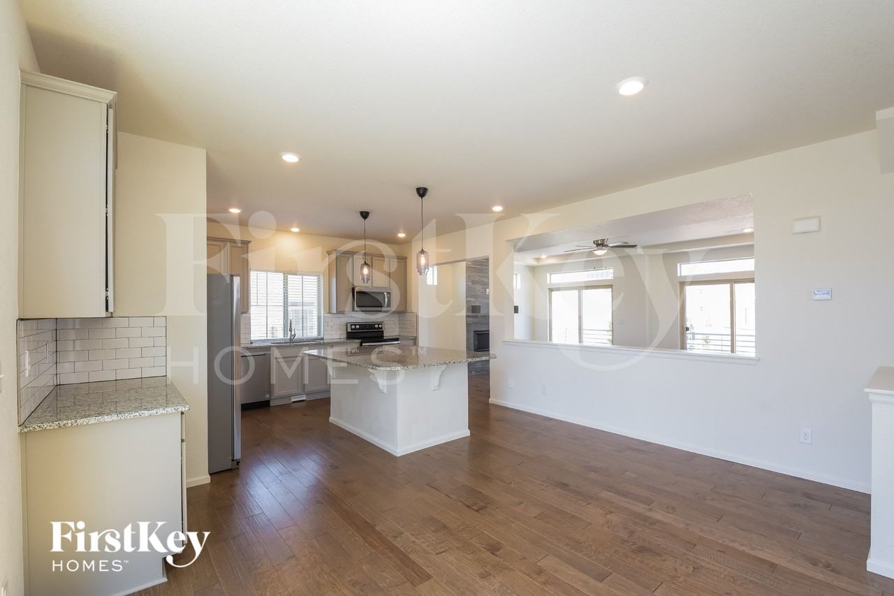10532 Truckee St - Photo 7 of 15