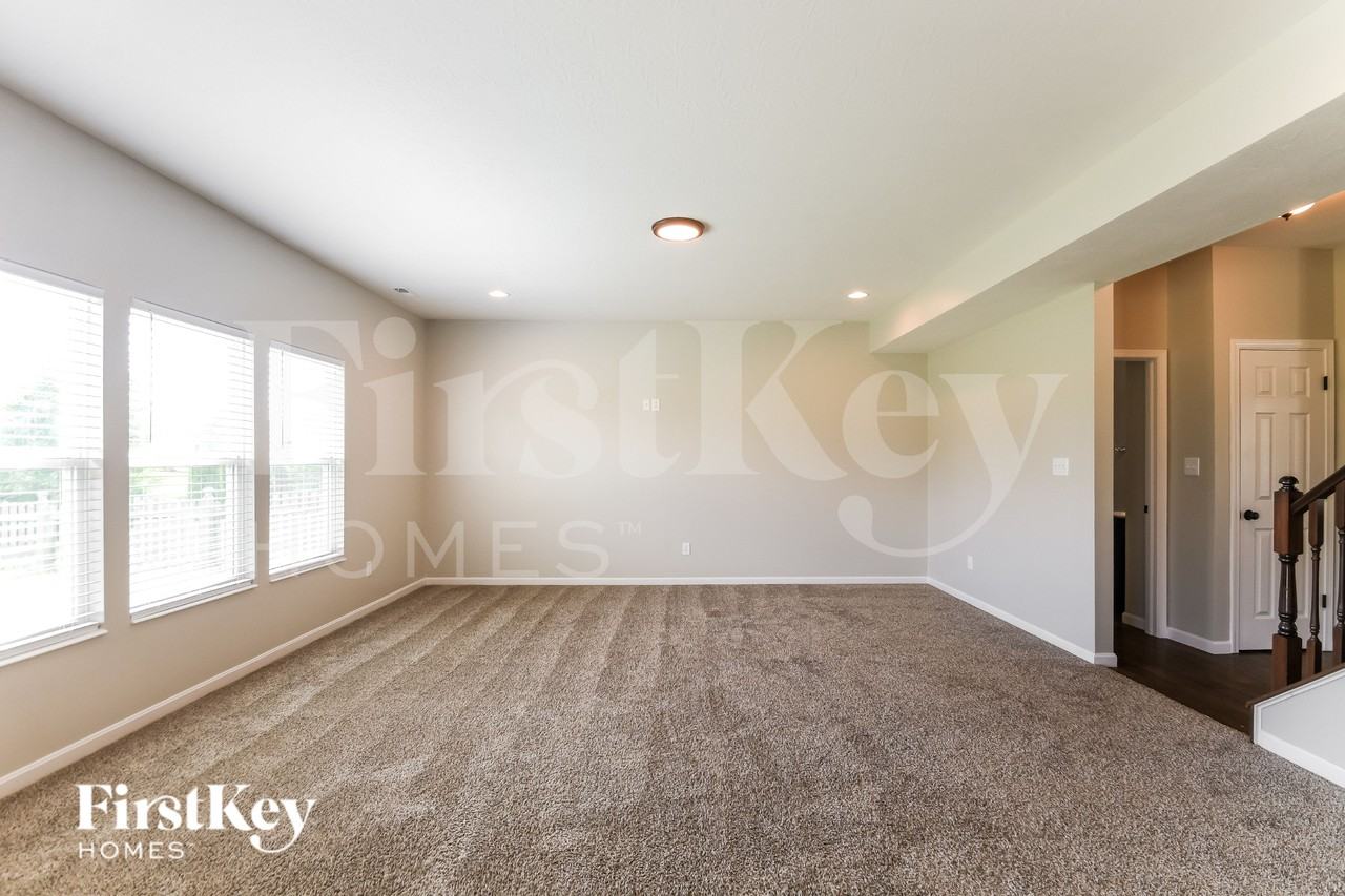 5593 W Woodhaven Dr - Photo 3 of 16