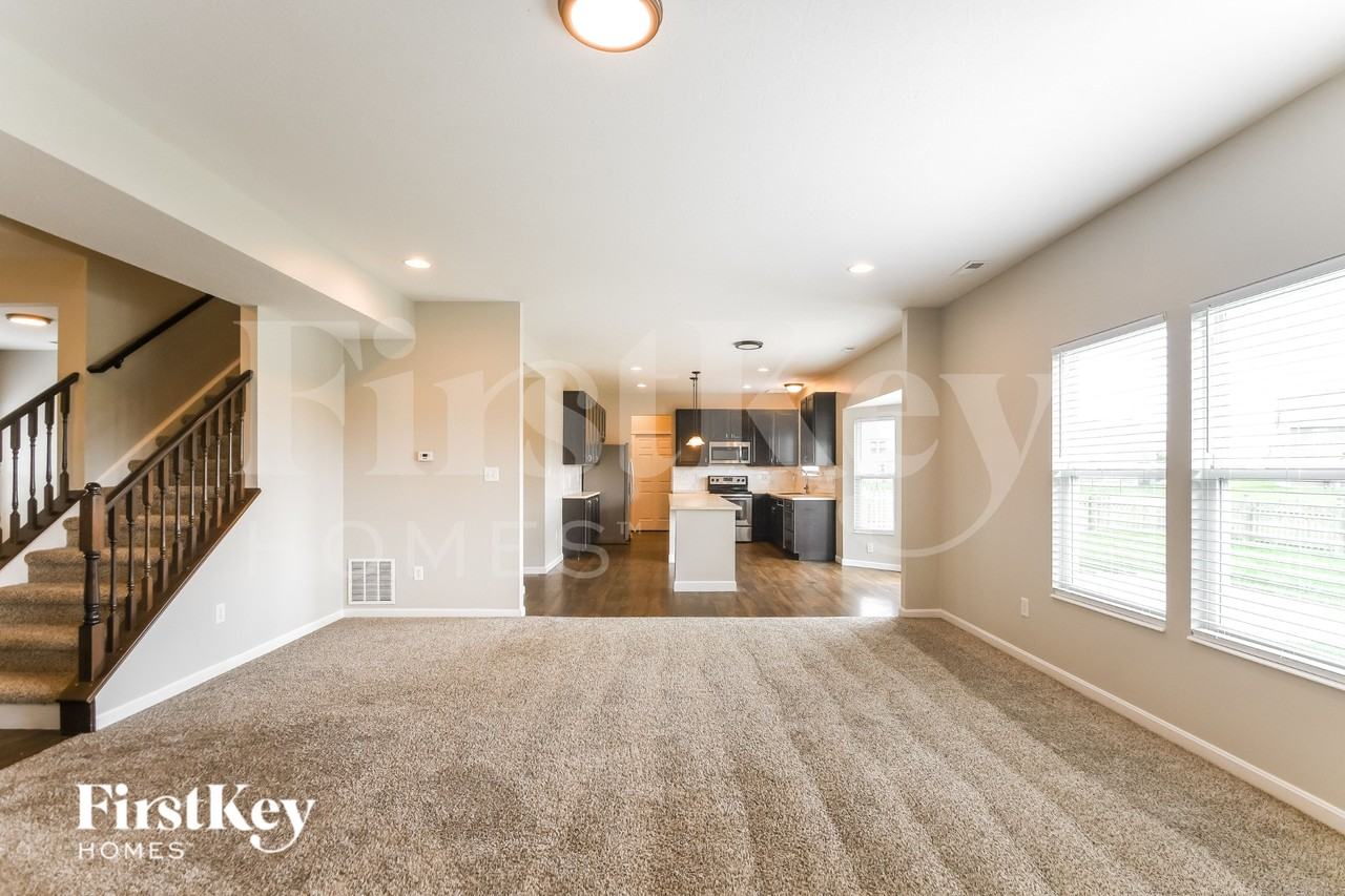 5593 W Woodhaven Dr - Photo 4 of 16