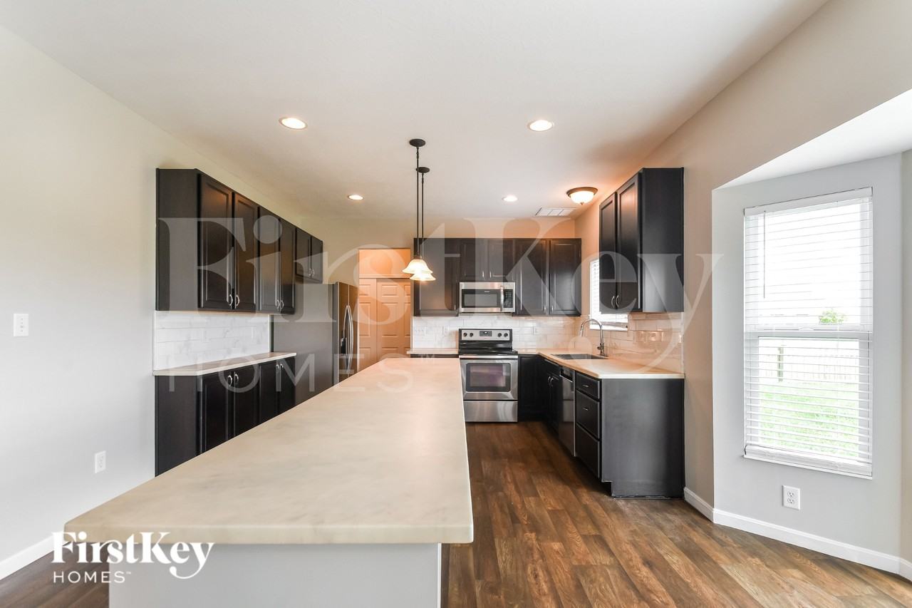 5593 W Woodhaven Dr - Photo 5 of 16