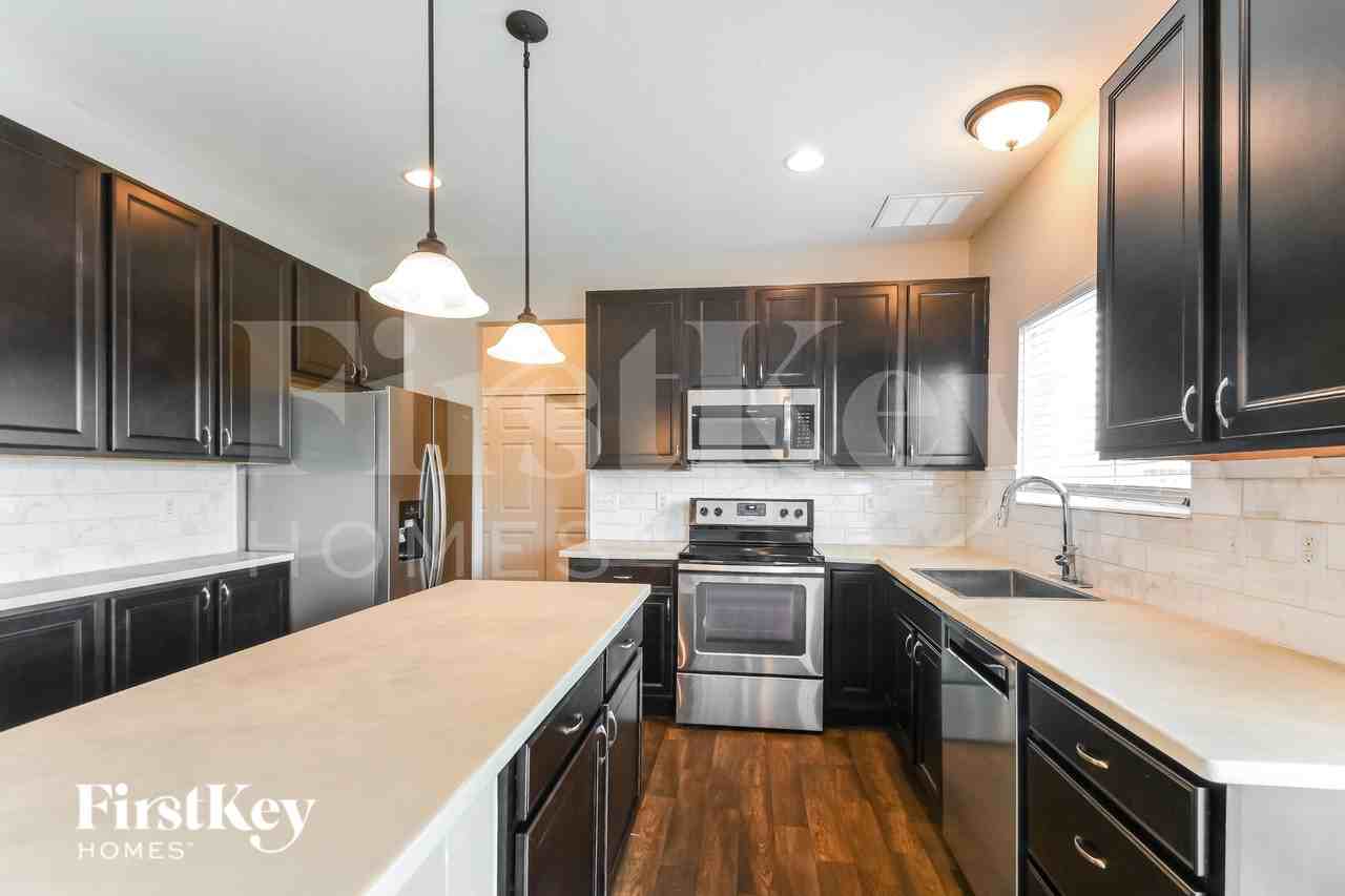 5593 W Woodhaven Dr - Photo 6 of 16