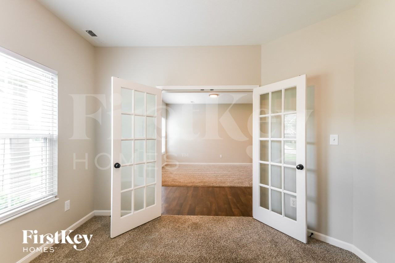 5593 W Woodhaven Dr - Photo 7 of 16