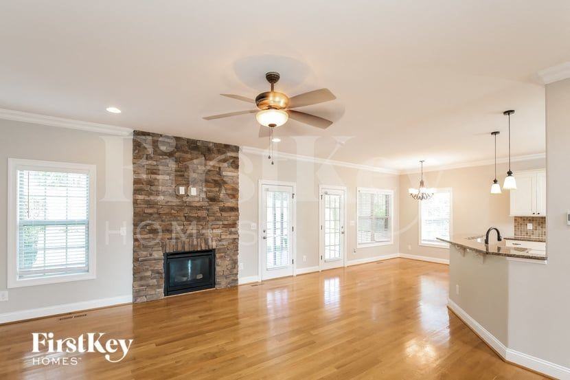 3087 Cameron Village Ct - Photo 4 of 15