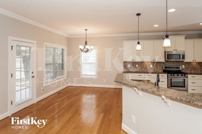3087 Cameron Village Ct - Photo 5 of 15