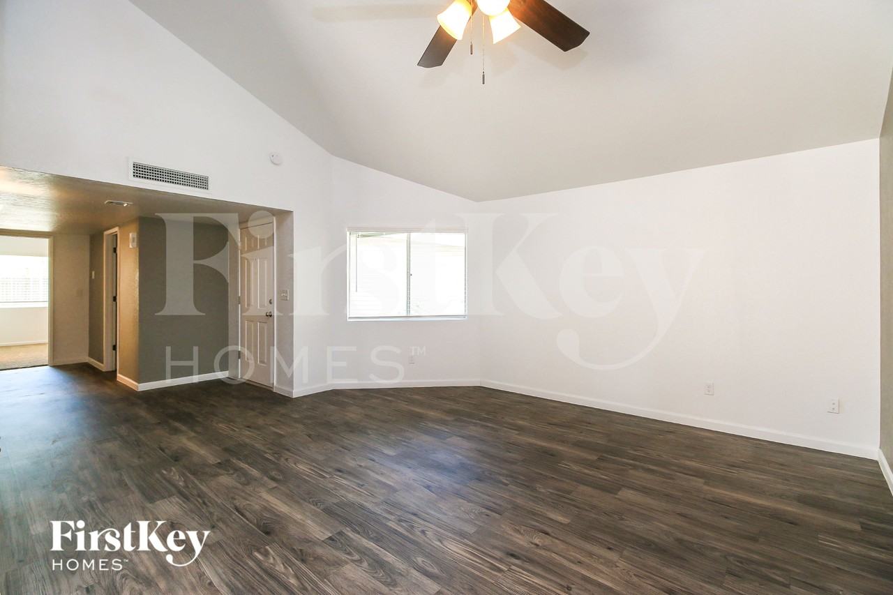 9991 E Victoria Ln - Photo 2 of 15