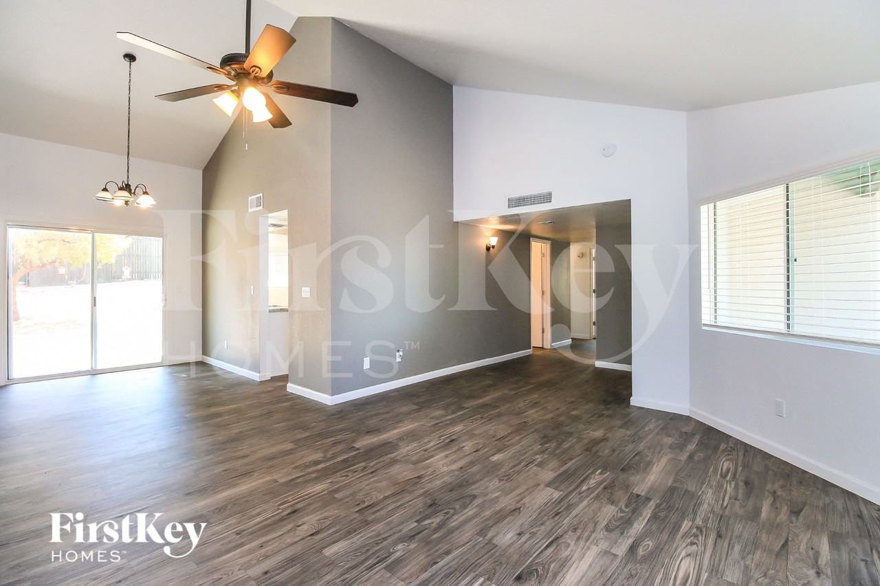 9991 E Victoria Ln - Photo 4 of 15