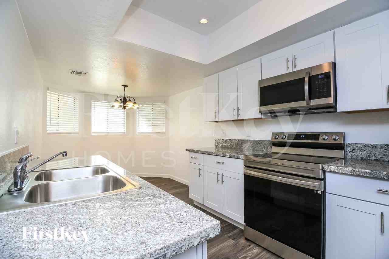9991 E Victoria Ln - Photo 5 of 15