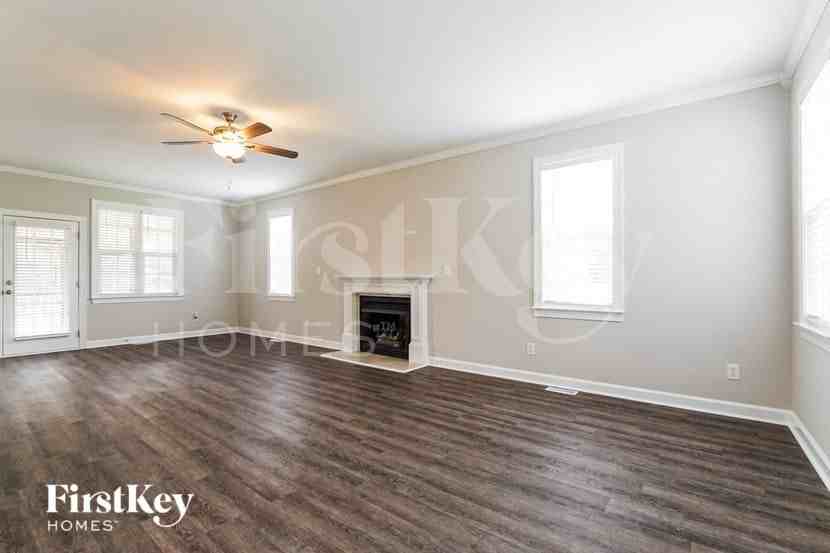 414 Winfred Dr - Photo 3 of 15