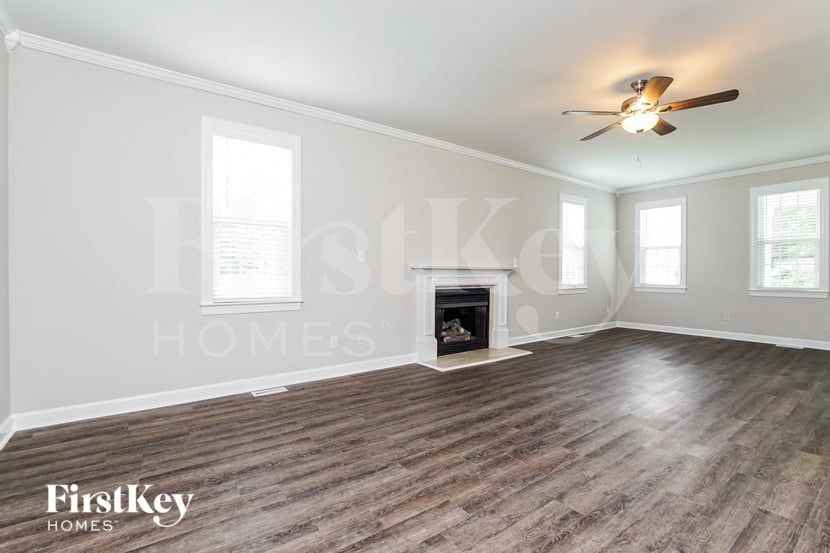 414 Winfred Dr - Photo 4 of 15