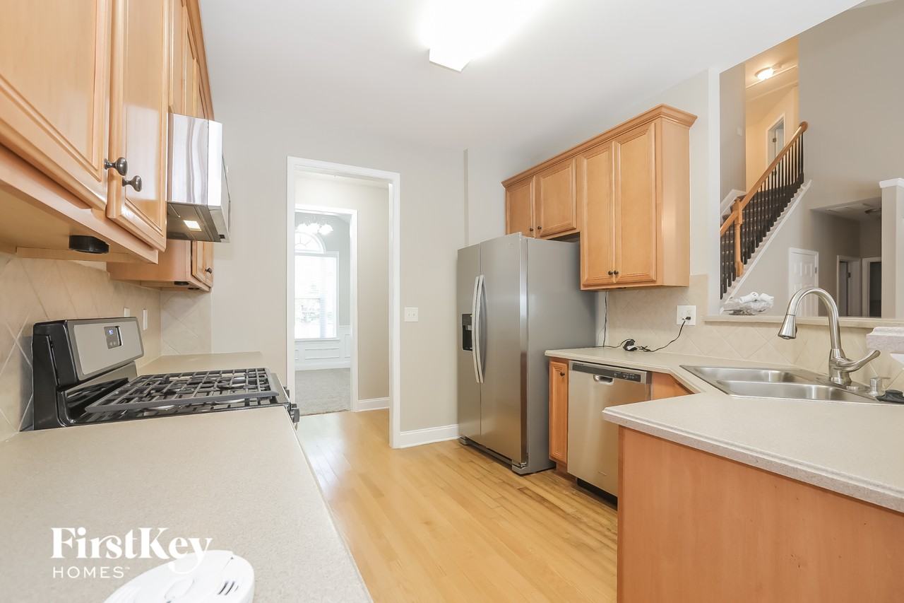 495 Roland Manor Dr - Photo 5 of 15