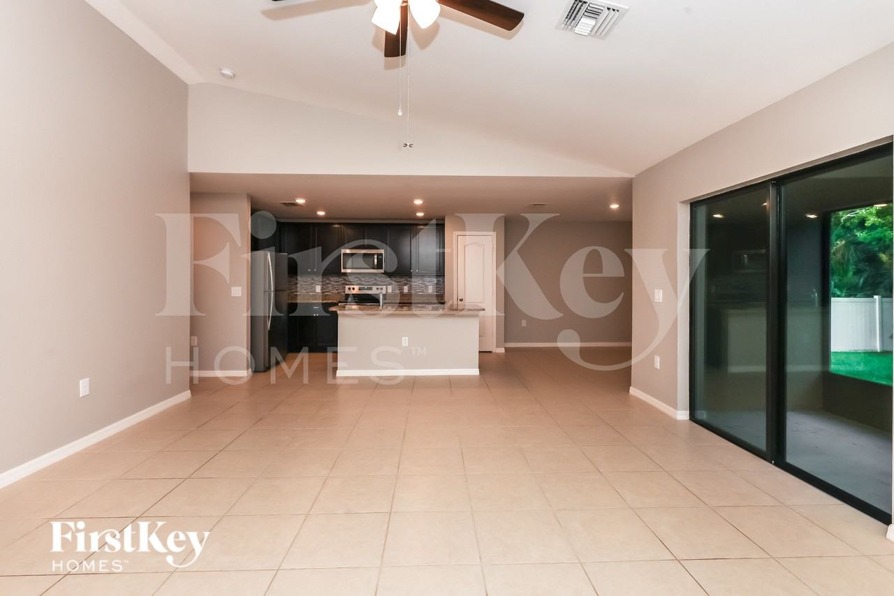 4625 Dragon St - Photo 2 of 19