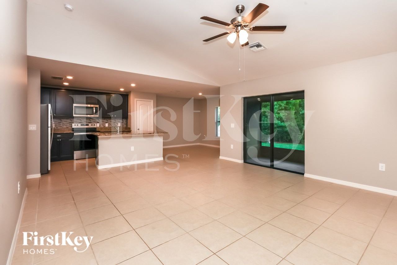 4625 Dragon St - Photo 4 of 19