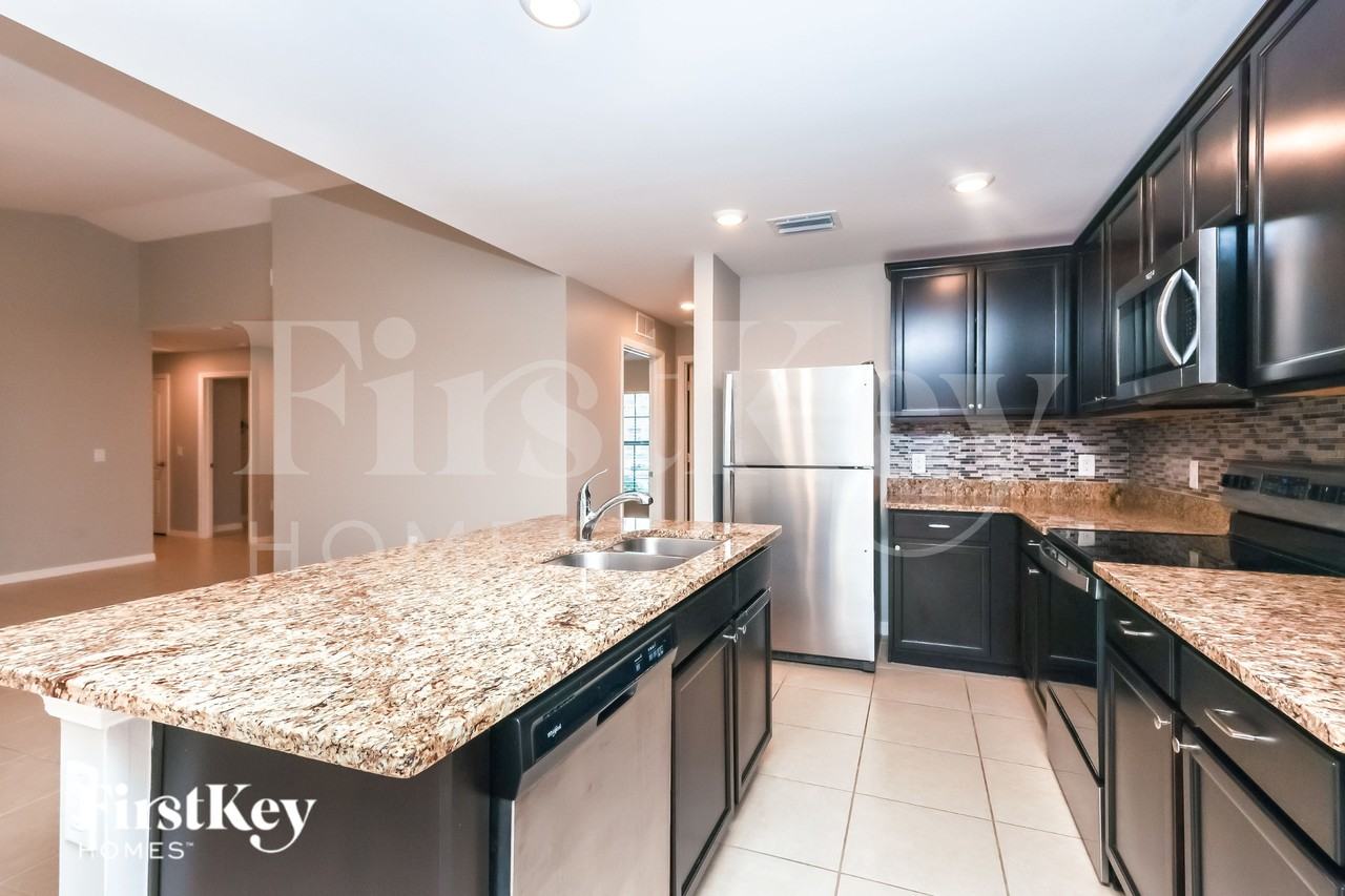 4625 Dragon St - Photo 6 of 19